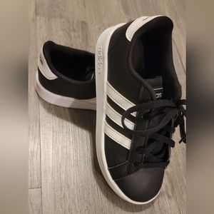 Adidas grand court black tennis shoes boys size 13